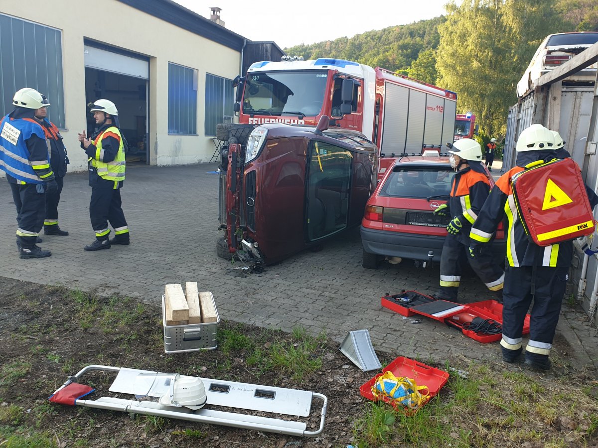 Übung: THL Verkehrsunfall LKW