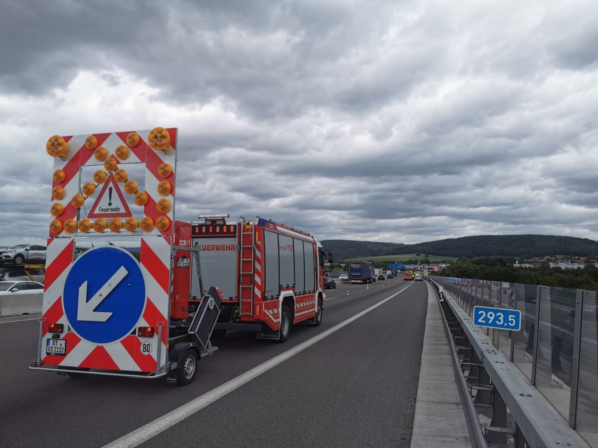 Brennender PKW auf der A9