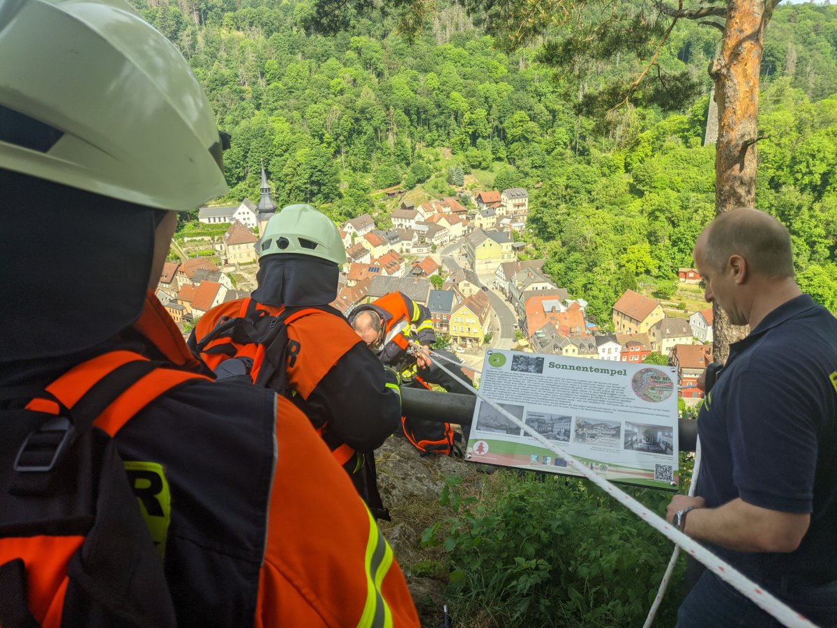 Zwei Flächenbrände am Sonnentempel