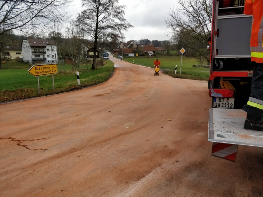 Räumfahrzeug verursacht 40km lange Ölspur